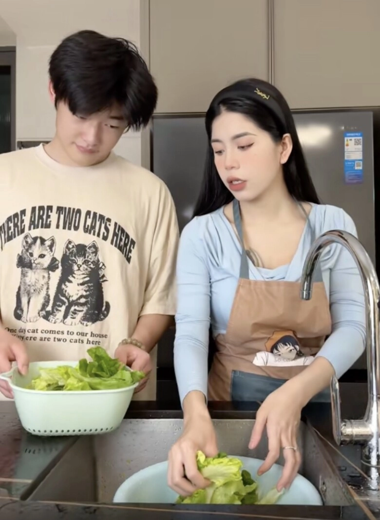 Hằng du mục yêu 2 con riêng của chồng cũ thế này bảo sao 2 đứa trẻ người trung quốc muốn theo mẹ kế việt - 7