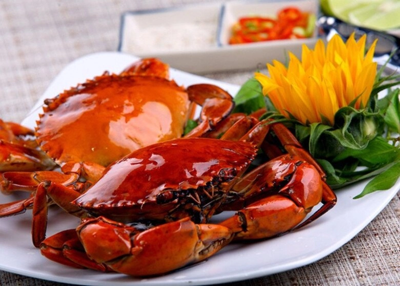 Hấp cua người đặt nằm úp người lại để ngửa đầu bếp nói nếu làm sai cua chảy hết nước ngọt - 3