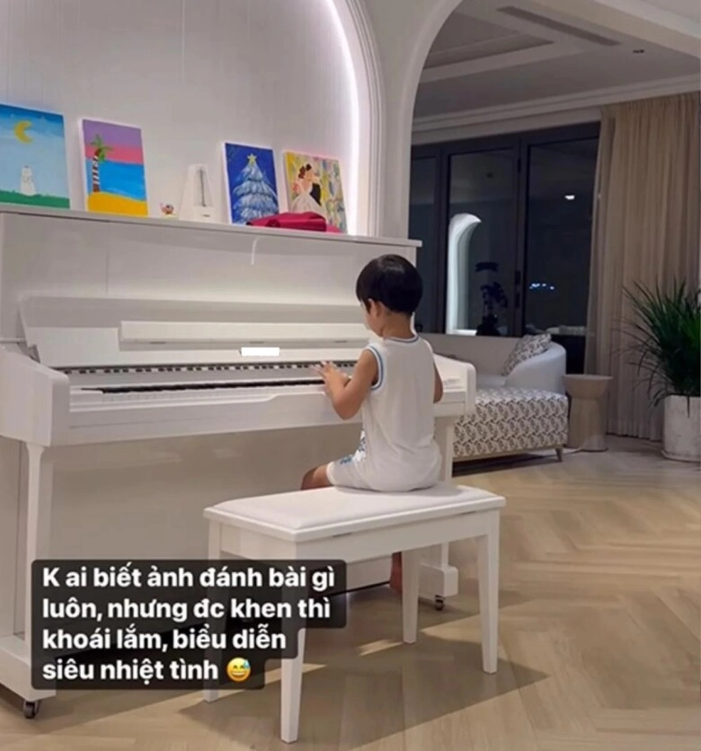 Hiếm hoi lộ ảnh cuộc sống trong cơ ngơi bạc tỷ của con trai đặng thu thảo cậu bé 4 tuổi đã giỏi nghệ thuật - 1