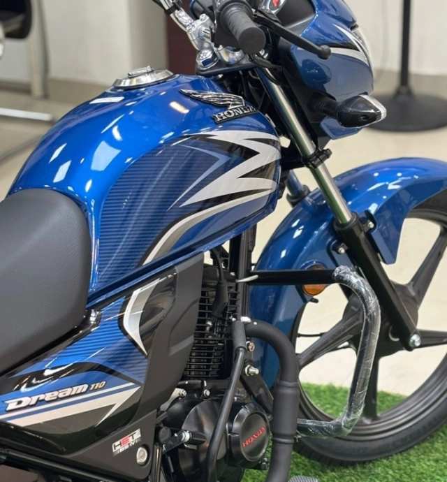 Hình ảnh thực tế của honda dream 110 2025 tại đại lý - mẫu xe côn tay giá khoảng 26 triệu đồng - 6