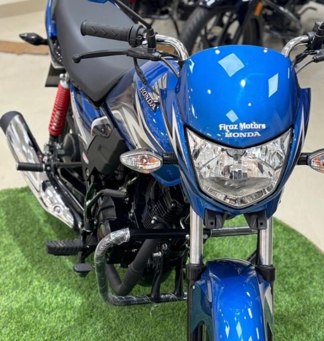 Hình ảnh thực tế của honda dream 110 2025 tại đại lý - mẫu xe côn tay giá khoảng 26 triệu đồng - 8