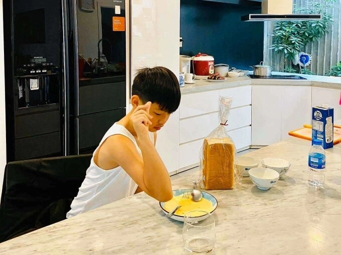 Hồ ngọc hà 5 năm đảm nhiệm việc cơm nước cho chồng giờ con trai riêng đã có thể thay thế mẹ - 4