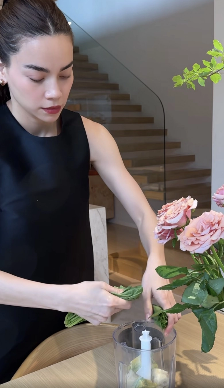 Hồ ngọc hà khoe bữa sáng kiểu tây 10 nguyên liệu cho lisa leon đáp trả khi bị chê sính ngoại bún bò mới đủ chất - 2