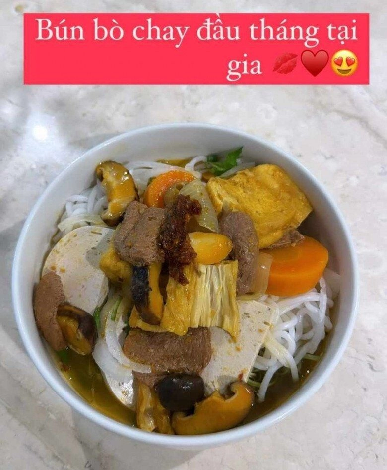 Hồ ngọc hà khoe cơm tấm nhà em với đĩa full topping ai ngờ lại vô cùng thanh đạm - 4