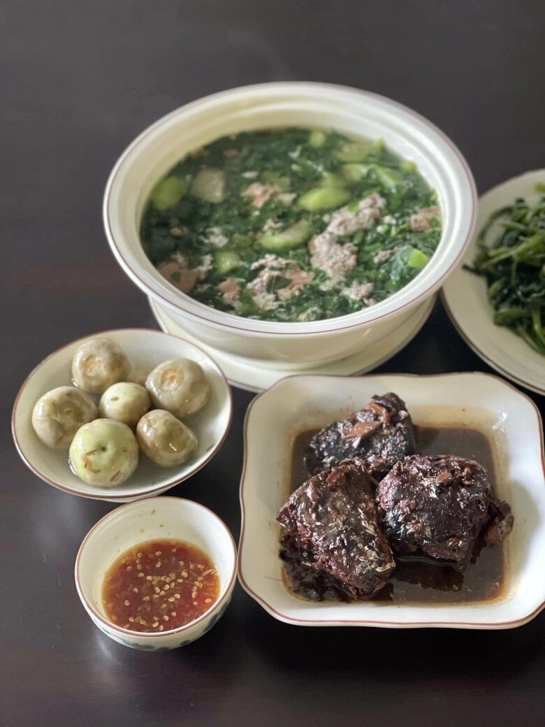 hoa hậu nhà trăm tỷ khoe cơm nhà bữa ăn có những gì mà hàng loạt người nổi tiếng đều vào khen ngợi - 1