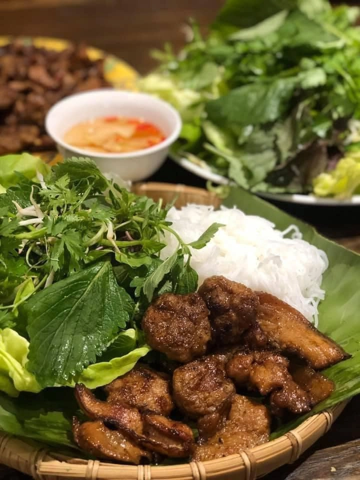 hoa hậu nhà trăm tỷ khoe cơm nhà bữa ăn có những gì mà hàng loạt người nổi tiếng đều vào khen ngợi - 9