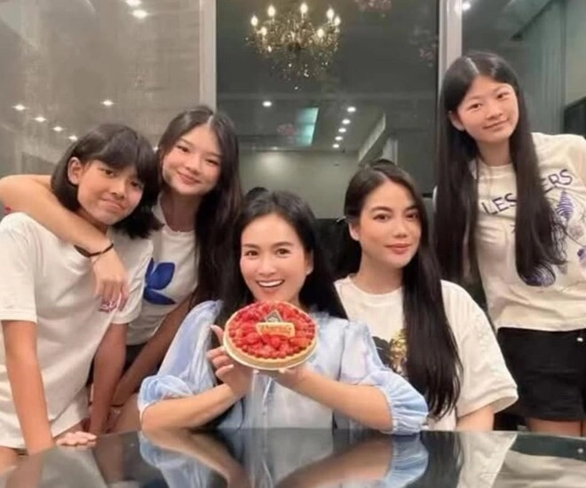 Hội con sao vip nhất nhì v-biz bình minh trương ngọc ánh hà kiều anh lệ quyên chung khung hình - 1
