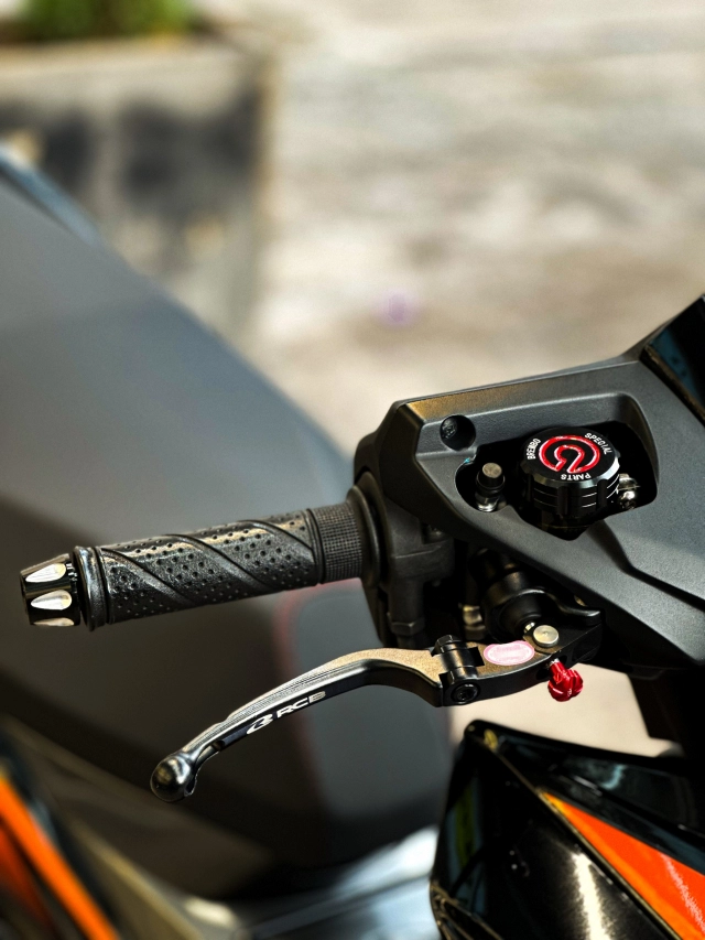 Hồi sinh air blade thái đẹp xuất sắc với 2 chiếc đồng hồ thuộc dạng đình đám trong giới tay ga - 4