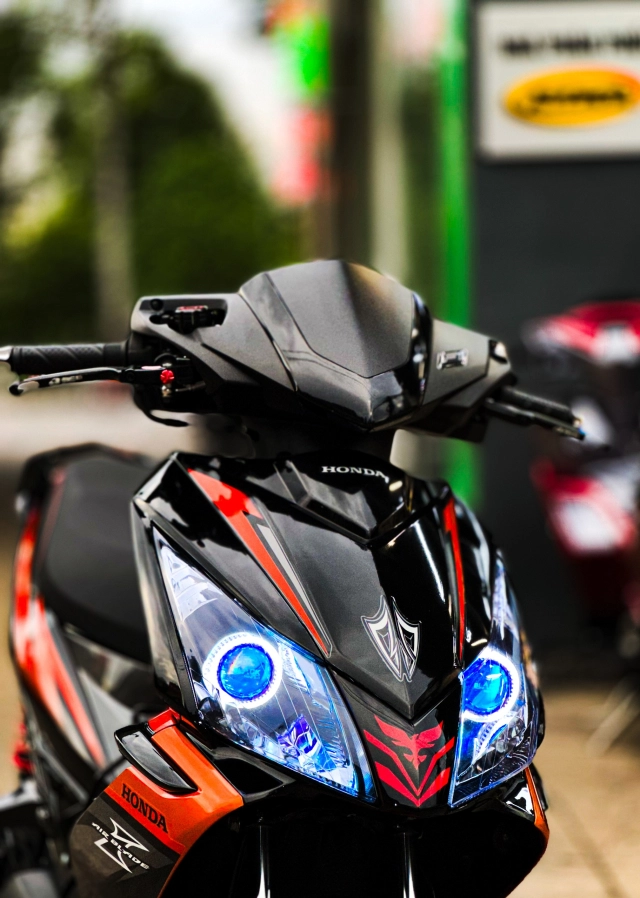Hồi sinh air blade thái đẹp xuất sắc với 2 chiếc đồng hồ thuộc dạng đình đám trong giới tay ga - 7