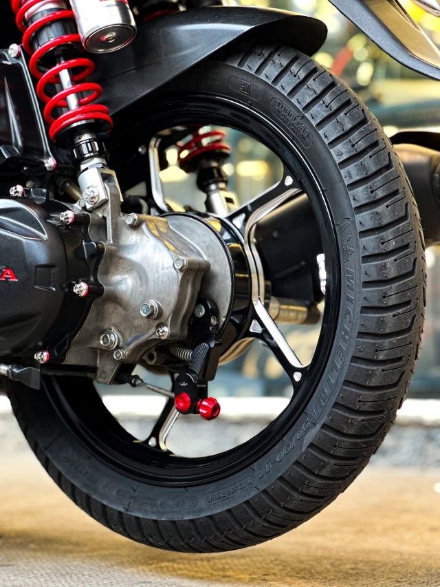 Hồi sinh air blade thái đẹp xuất sắc với 2 chiếc đồng hồ thuộc dạng đình đám trong giới tay ga - 11