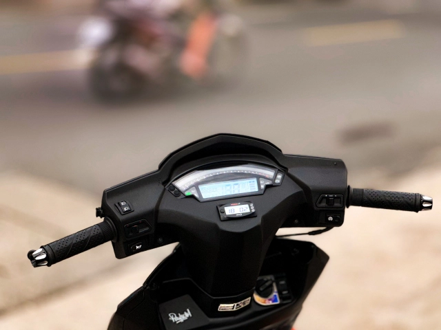Hồi sinh air blade thái đẹp xuất sắc với 2 chiếc đồng hồ thuộc dạng đình đám trong giới tay ga - 14