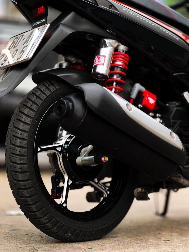 Hồi sinh air blade thái đẹp xuất sắc với 2 chiếc đồng hồ thuộc dạng đình đám trong giới tay ga - 18