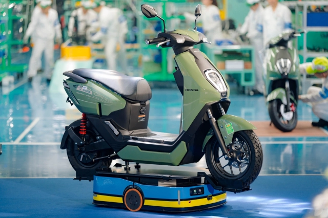 Honda xuất xưởng chiếc xe gắn máy điện icon e đầu tiên tại việt nam - 5