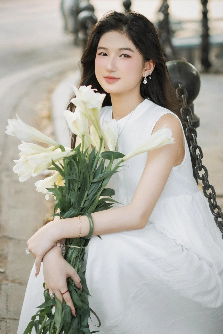 Hot girl 2k6 từ nhỏ được bố nuôi dạy để trở thành hoa hậu tương lai dự là đối thủ đáng gờm của con gái quyền linh - 1
