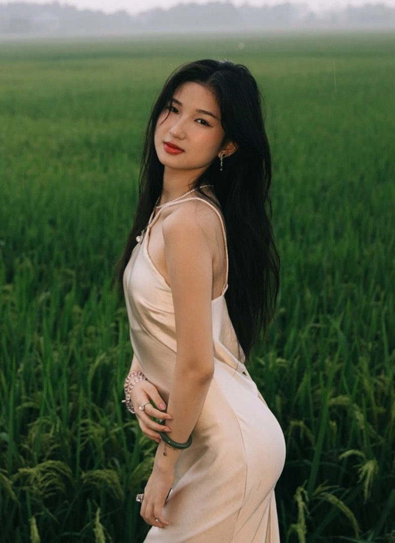 Hot girl 2k6 từ nhỏ được bố nuôi dạy để trở thành hoa hậu tương lai dự là đối thủ đáng gờm của con gái quyền linh - 3