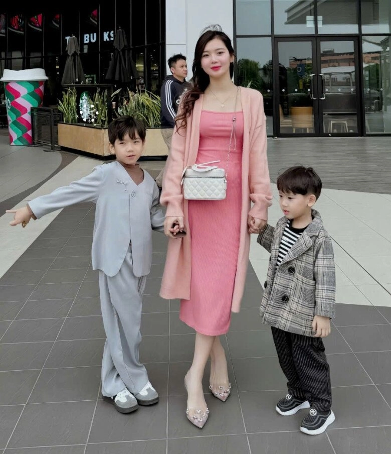 hot girl dân tộc nổi tiếng mxh 10 năm trước nay làm mẹ đơn thân đẹp hút hồn cứ ra đường là bạn khác giới xin làm quen - 5