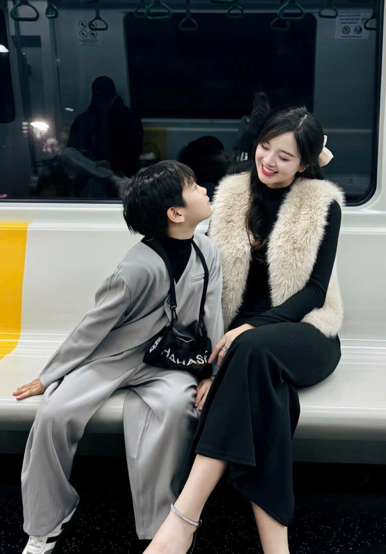 hot girl dân tộc nổi tiếng mxh 10 năm trước nay làm mẹ đơn thân đẹp hút hồn cứ ra đường là bạn khác giới xin làm quen - 6