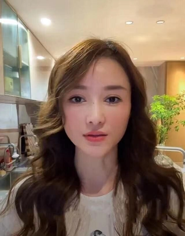 Hot mom nổi tiếng mxh 8 năm sinh 6 con mỗi đứa trẻ được một bảo mẫu chăm sóc trong biệt thự 1000m2 - 2