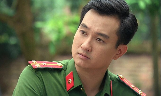 Hotgirl 2k1 sinh con gái với trưởng công an xã điển trai nhất vtv làm mâm cúng hoa sen đầy tháng cho ái nữ lạ mắt - 2