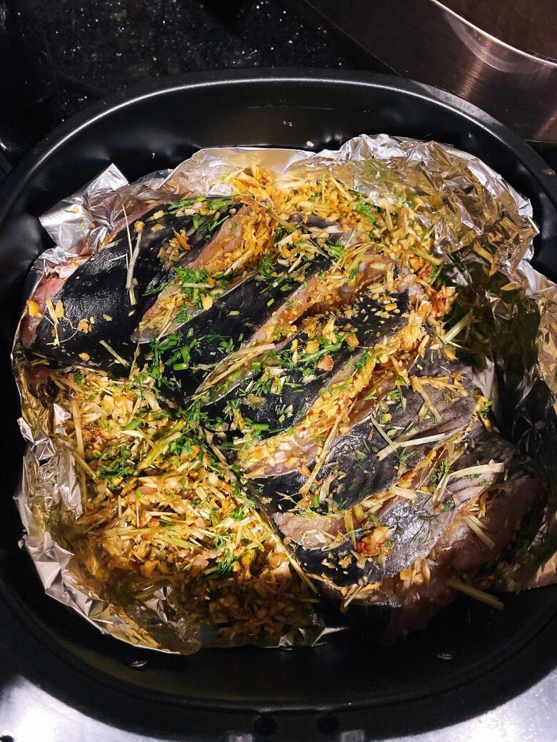 Hương giang mang bầu vẫn hì hục ngồi cả buổi làm cua đáp bình luận gái phố bây giờ mới biết sờ vào con cua - 8