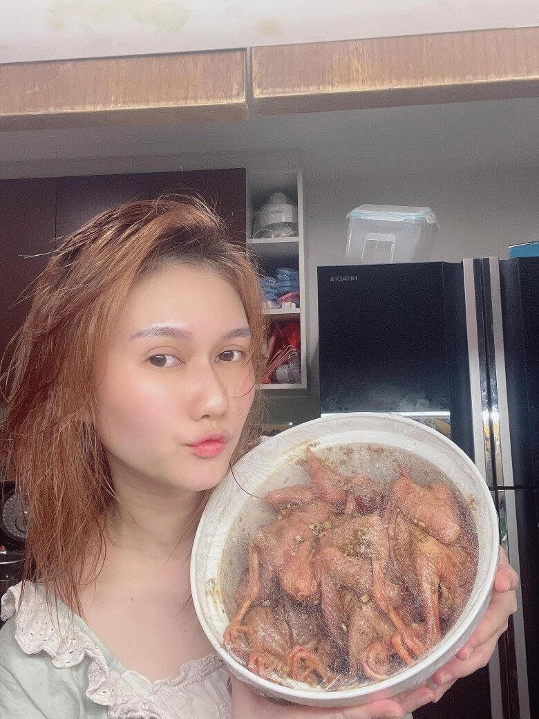 Hương giang mang bầu vẫn hì hục ngồi cả buổi làm cua đáp bình luận gái phố bây giờ mới biết sờ vào con cua - 14