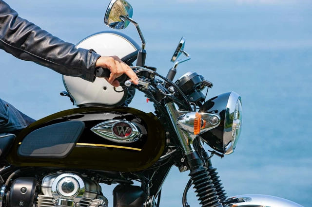 Kawasaki w800 2025 vừa ra mắt mang thiết kế cổ điển nhưng không lỗi thời - 1