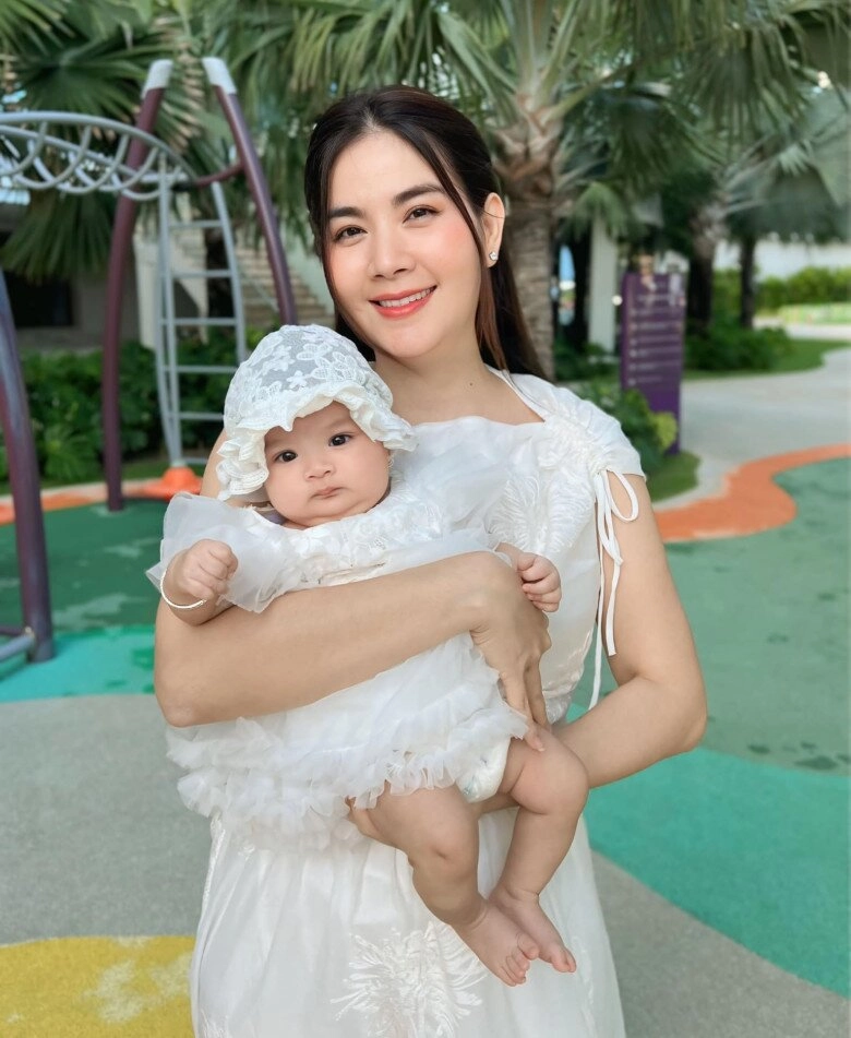 Kha ly mình chờ mòn mỏi 8 năm mổ 2 lần cắt bỏ buồng trứng mới mang thai con gái đầu lòng ở tuổi 39 - 11