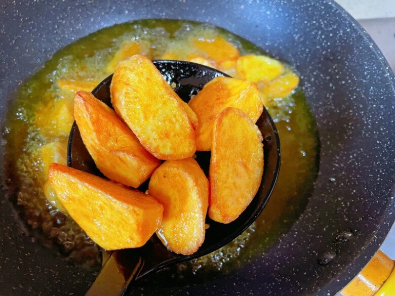 Khoai lang đừng luộc nữa làm ngay kiểu này được món ăn chơi vừa ngon lại đã miệng nếu mua ở cửa hàng sẽ cực đắt - 5