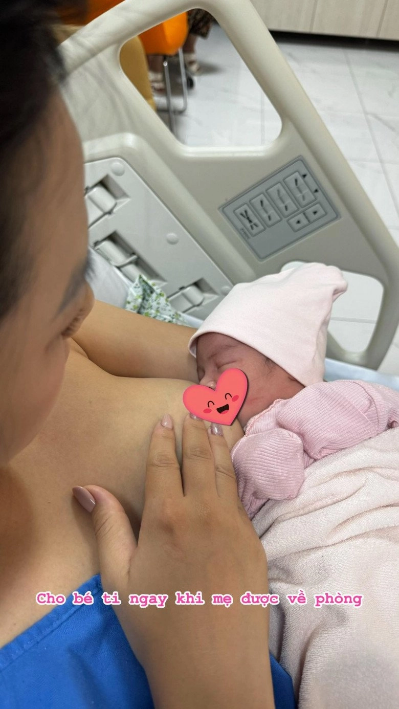 Khoe cảnh cho con bú ở viện dv thu quỳnh tiết lộ chửa ngực mách cách gọi sữa về tràn trề sau sinh - 1