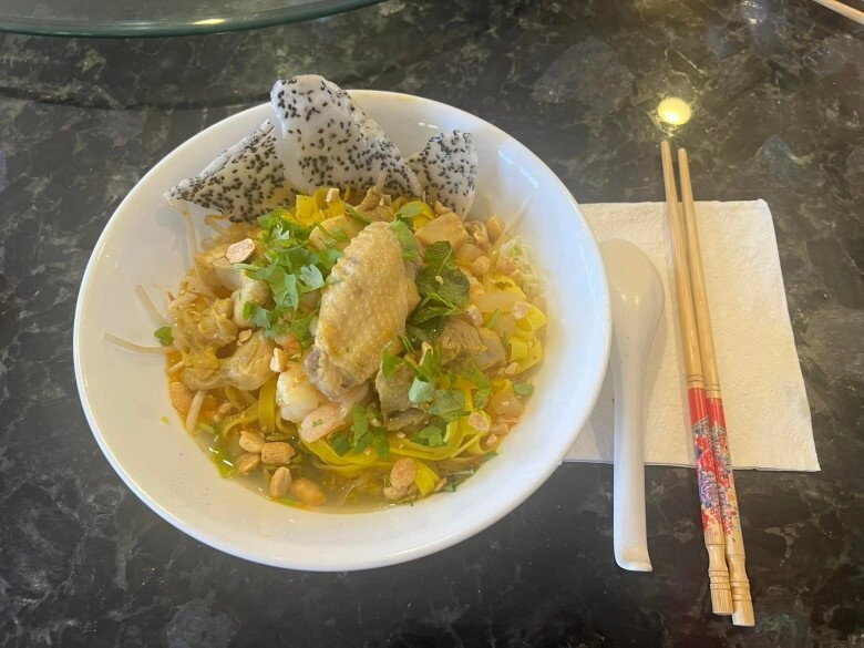 Không chỉ được mẹ chồng tặng biệt thự 46 tỷ nsưt ngọc huyền còn được bố chồng cưng chiều nấu ăn cho - 6