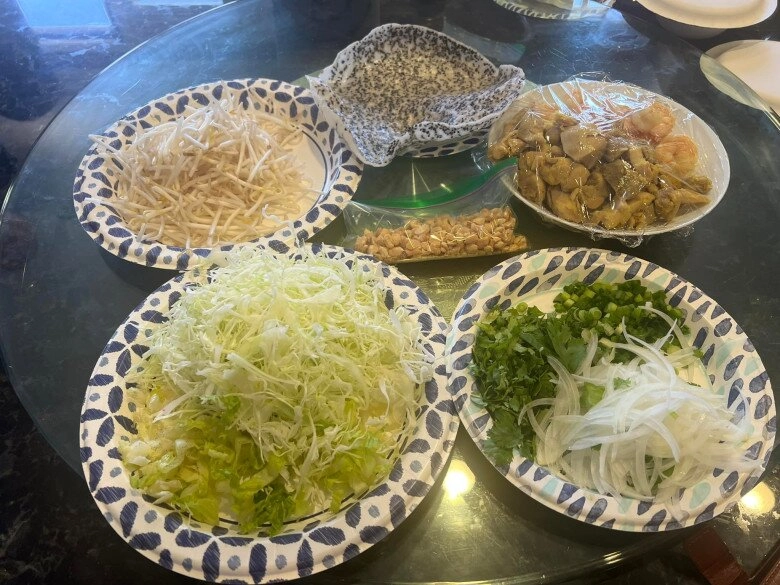 Không chỉ được mẹ chồng tặng biệt thự 46 tỷ nsưt ngọc huyền còn được bố chồng cưng chiều nấu ăn cho - 7