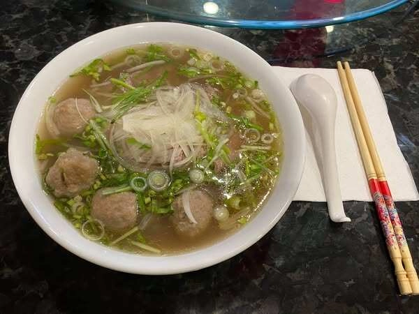 Không chỉ được mẹ chồng tặng biệt thự 46 tỷ nsưt ngọc huyền còn được bố chồng cưng chiều nấu ăn cho - 12