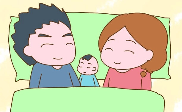 Không hề đoán mò 4 tư thế ngủ của trẻ thể hiện rõ bé yêu bố hay mẹ nhiều hơn - 1