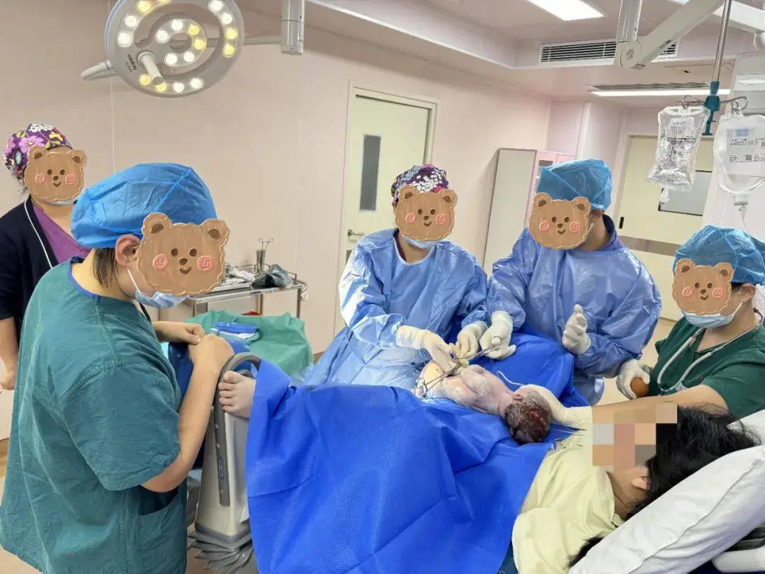 Không hề mê tín đứa trẻ đến để trả ơn hay đòi nợ sự khác biệt quá lớn ngay từ lúc vừa chào đời - 2