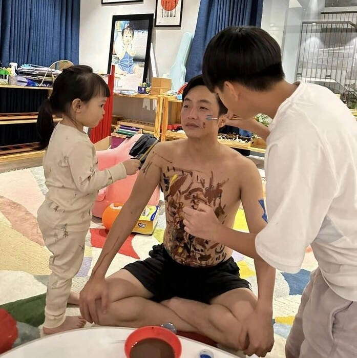 Không nhận ra cường đôla khi ở ẩn vì biến cố giản dị bế con nhảy múa ở công viên ven sông cùng các cô chú trung niên - 8