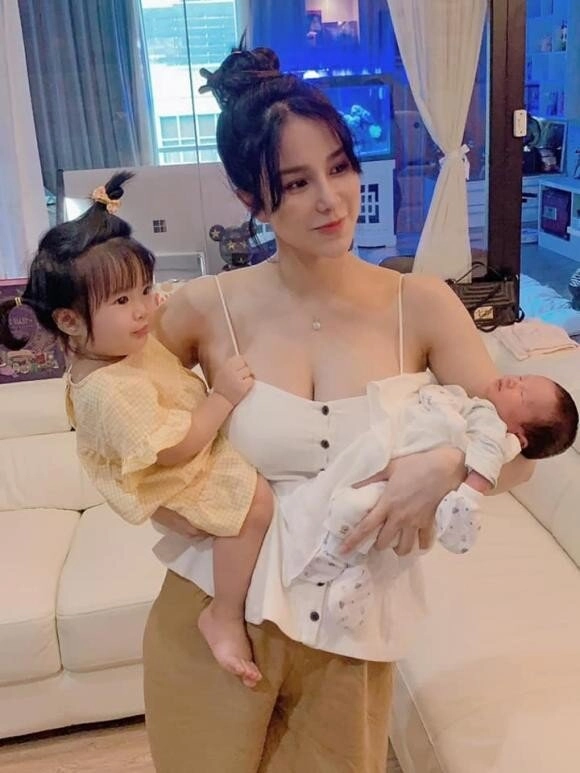 Làm mẹ đơn thân nữ dv rời biệt thự 100 tỷ đi bán hàng online nuôi con sống sang tự sắm nhẫn 3 tỷ - 2