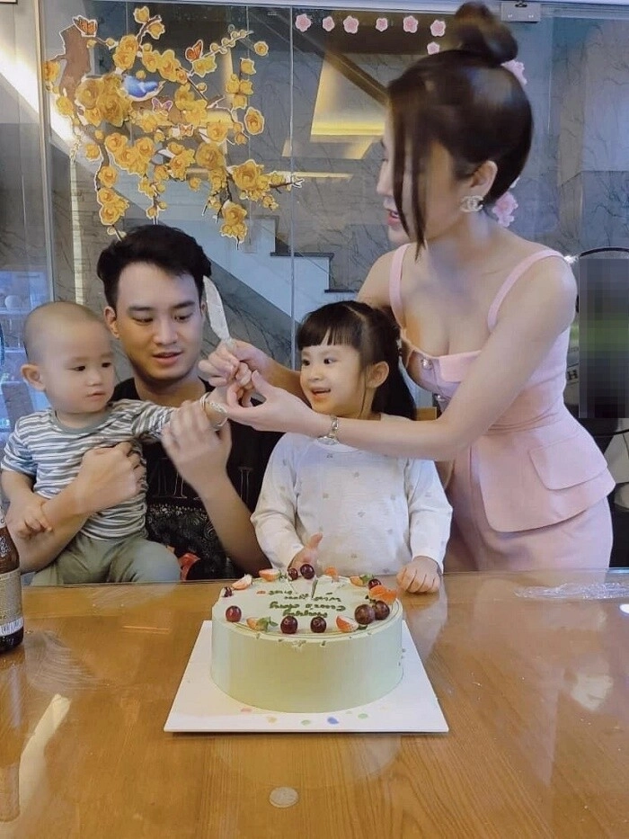 Làm mẹ đơn thân nữ dv rời biệt thự 100 tỷ đi bán hàng online nuôi con sống sang tự sắm nhẫn 3 tỷ - 3
