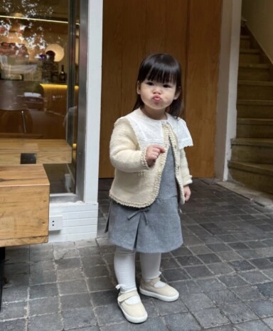 Làm phó chủ tịch công ty đỗ mỹ linh vẫn ăn mặc giản dị đưa ái nữ đi chơi bé ti mướp chuẩn tiểu thư nhà giàu - 4