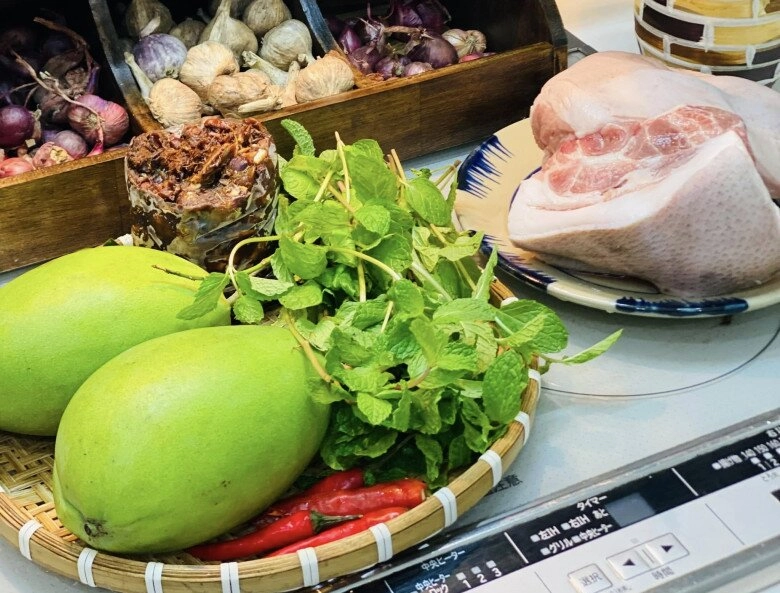 Làm thịt heo quay nhớ thực hiện bước này bì vàng ươm nổ đều lại giòn tan ăn đã miệng - 2