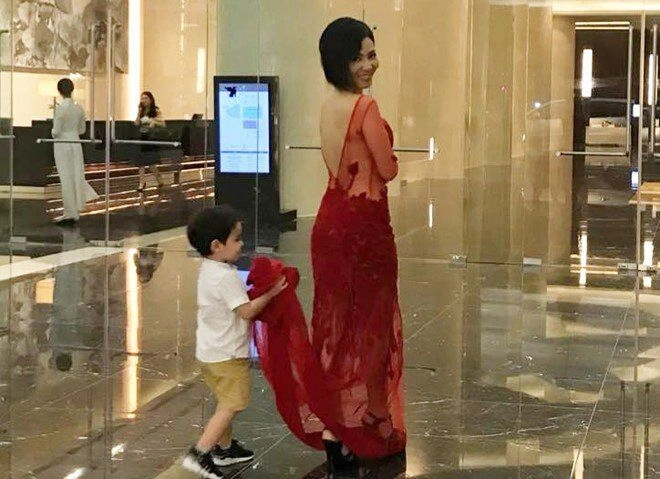 Lấy chồng tây đại gia hơn 20 tuổi thu minh 8 năm giấu mặt con trai duy nhất đến khi bé lớn hỏi 1 câu thấy thương - 4
