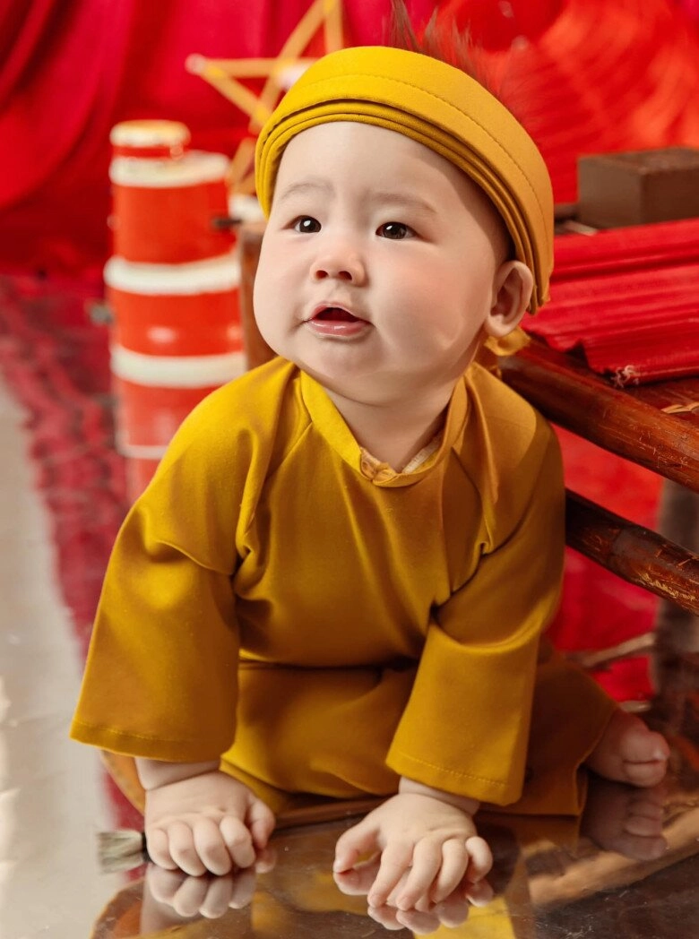 Lê âu ngân anh não lòng nhìn con trai 9 tháng hay cười thích ăn nay bỗng thay đổi cơn đau ập tới là mặt méo xẹo - 3