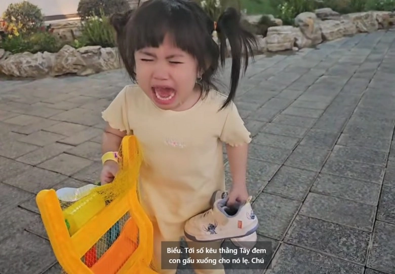 Lê dương bảo lâm bị chỉ trích vì dùng tiền quyền lấy đồ người khác cho con gái phải lên tiếng xin lỗi - 4