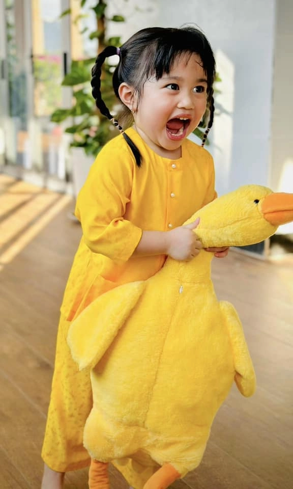 Lê dương bảo lâm bị chỉ trích vì dùng tiền quyền lấy đồ người khác cho con gái phải lên tiếng xin lỗi - 12