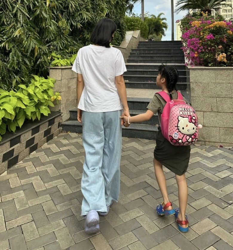 Lê phương khoe con gái 6 tuổi xinh đẹp giống hệt bố quách ngọc tuyên vội bình luận - 2