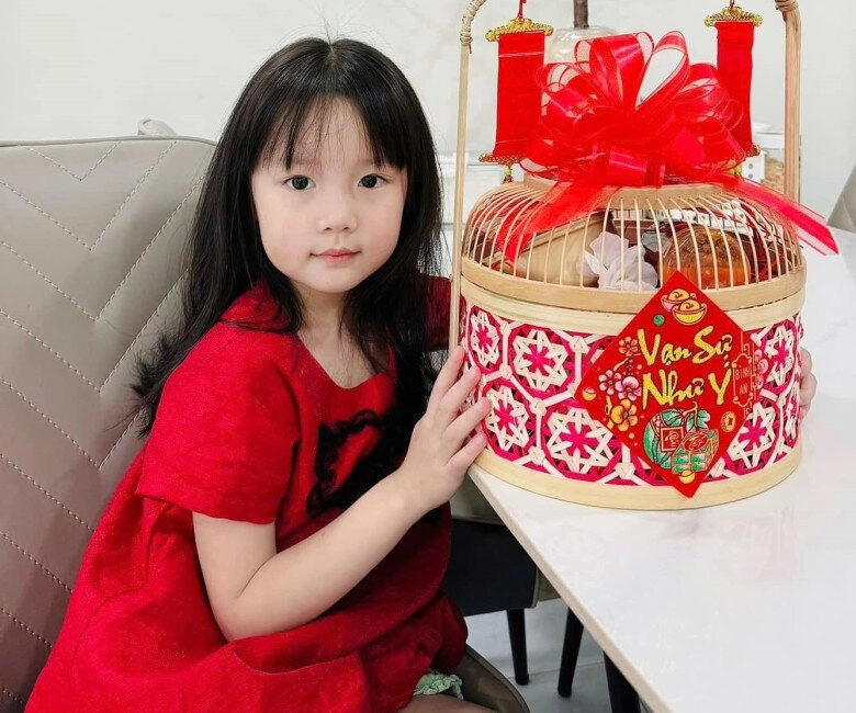 Lê phương khoe con gái 6 tuổi xinh đẹp giống hệt bố quách ngọc tuyên vội bình luận - 10