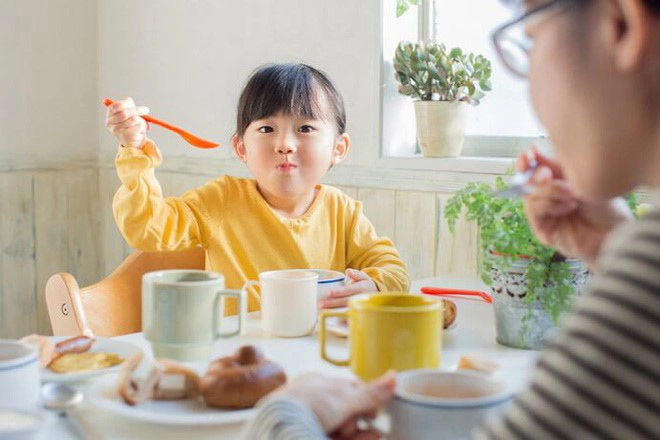 Lê phương khoe con gái 6 tuổi xinh đẹp giống hệt bố quách ngọc tuyên vội bình luận - 11