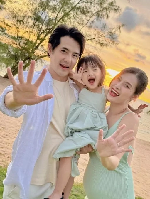 Lên chức mẹ 2 con võ hạ trâm được chồng ấn độ cưng chiều bế bụng bầu đưa ái nữ đi du lịch hè khắp nơi - 13