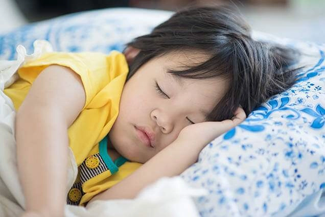 Lịch trình ăn - ngủ - chơi một ngày chuẩn của trẻ mẹ áp dụng đảm bảo con ngủ ngon lớn nhanh - 4