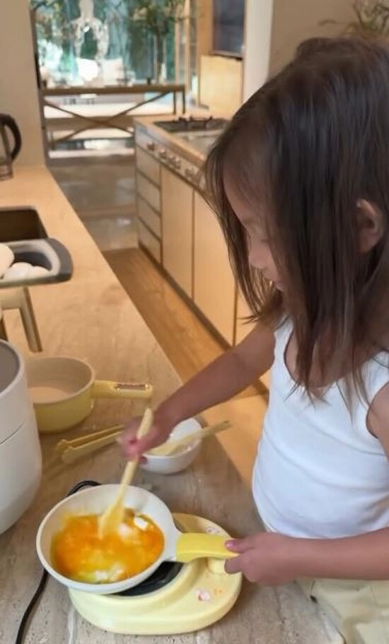 Lisa con gái hồ ngọc hà chuẩn gái việt chính hiệu nói tiếng quảng bình ngọt lim biết đọc cả văn khấn - 10