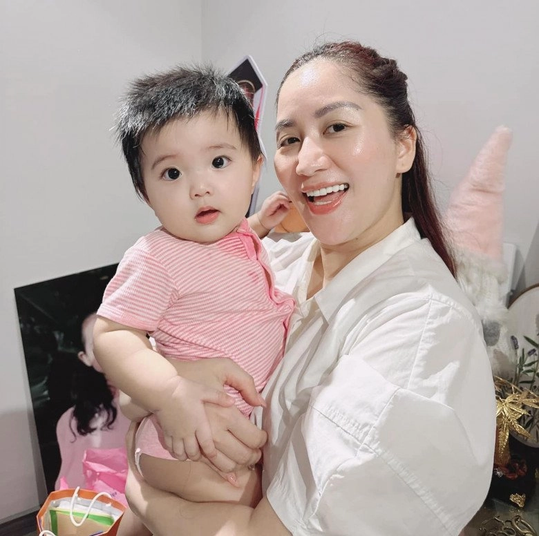 Lisa nhà khánh thi phan hiển được hội mẹ bỉm xin vía đôi mắt to tròn đen láy tuyệt đẹp - 2